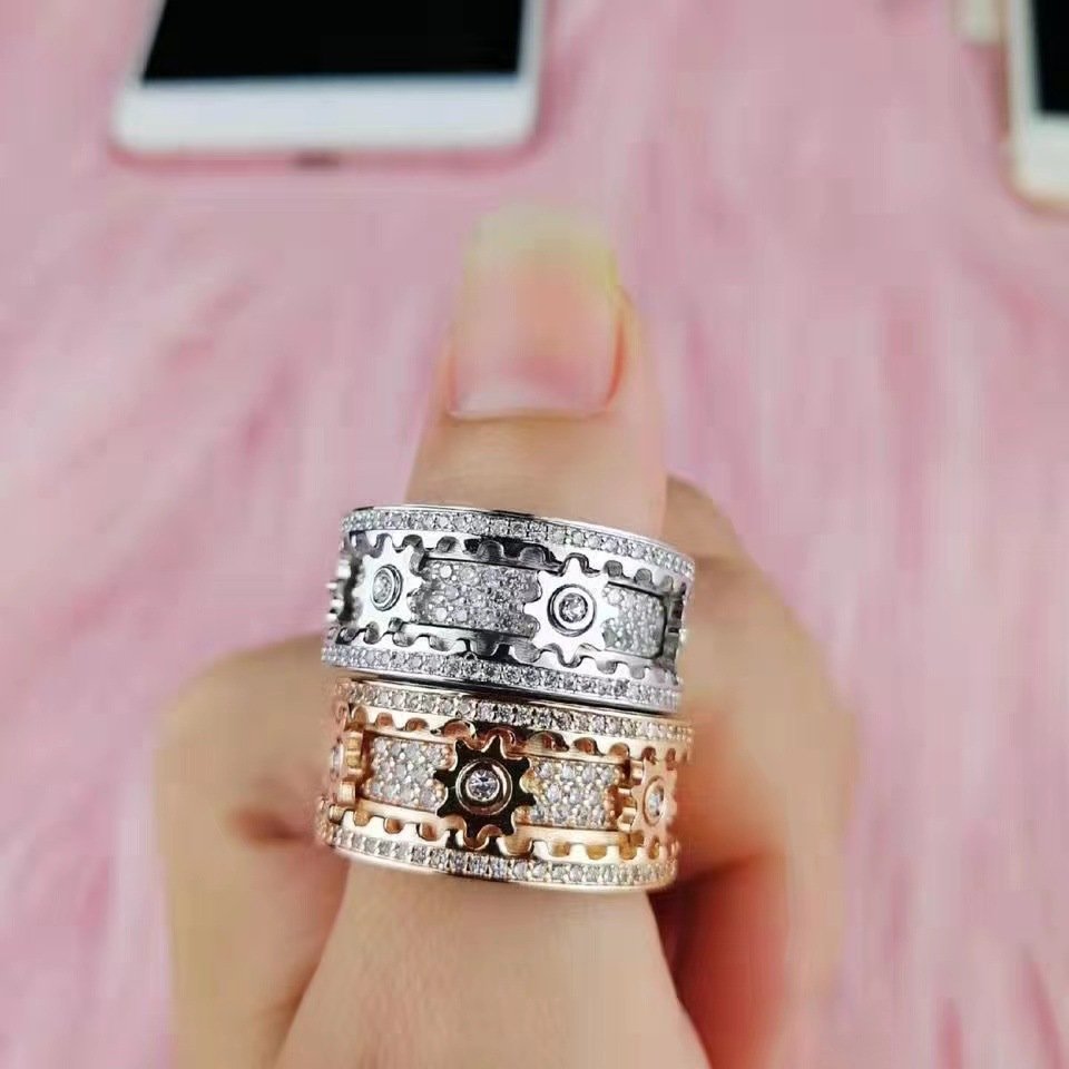 💎Sparkle with Style: Diamond Crystal Gear Ring - Elevate Your Look Now!💍