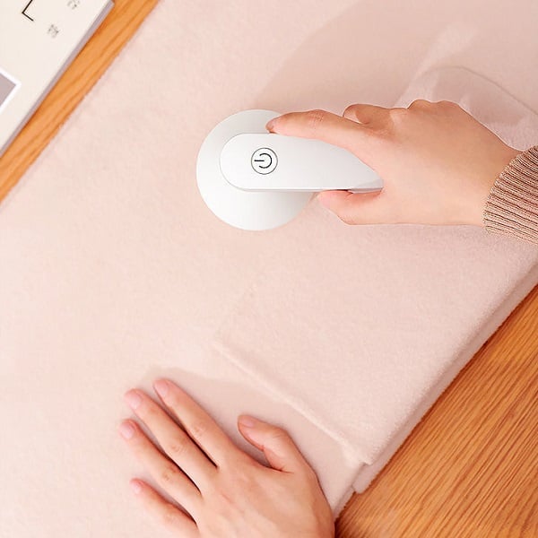 Last Chance to Save 48% on Rechargeable Electric Lint Remover