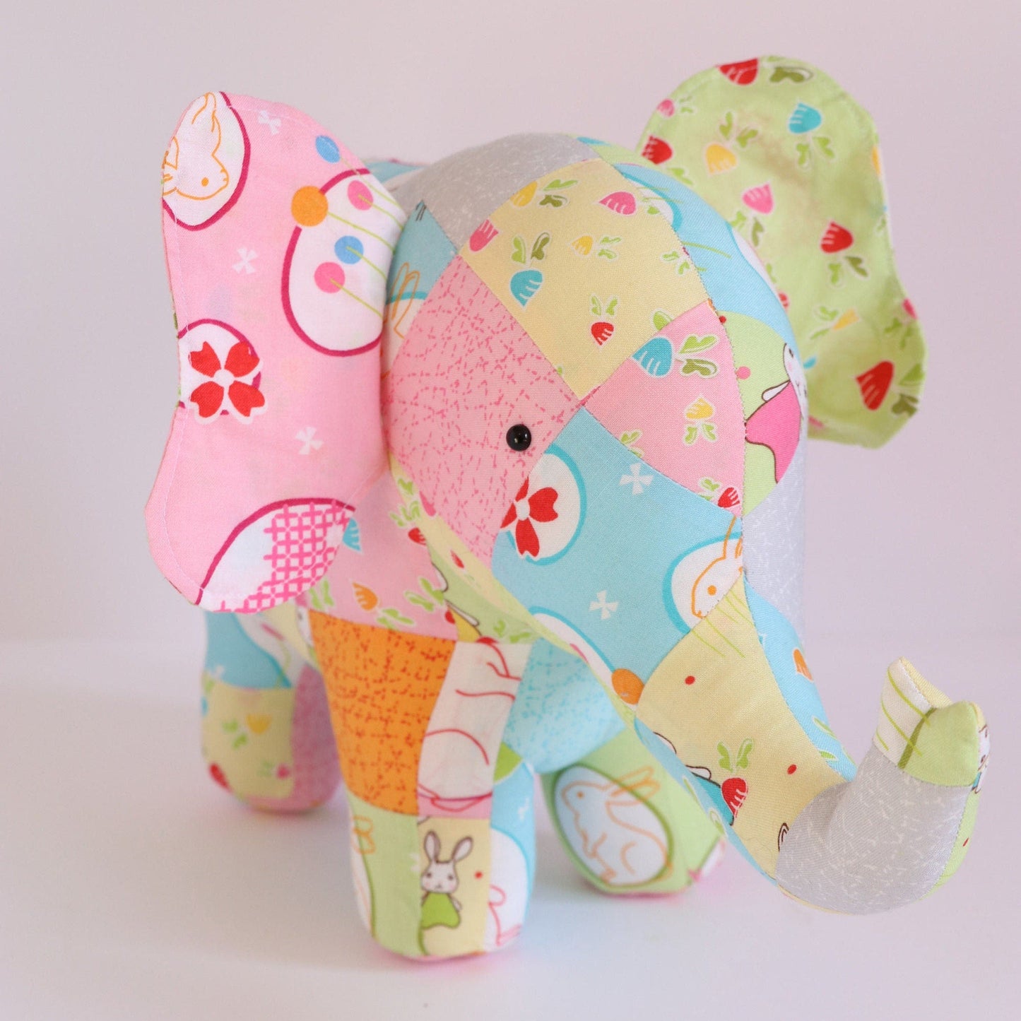 Adorable Elephant Decor Template with Step-by-Step Instructions - Create a Charming Craft!