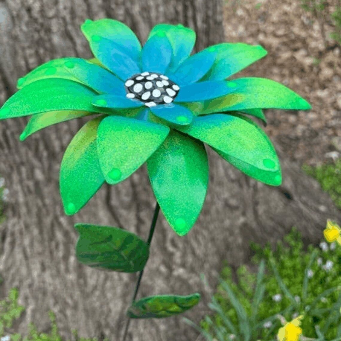 🌼Unleash the Beauty of Your Garden! Grab our Metal Flowers Garden Stakes at a Sizzling 49% OFF!🌼