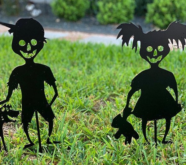👻Spook Up Your Yard with Our Cute and Unique Ghost Zombie Metal Art - Perfect for Halloween!👻