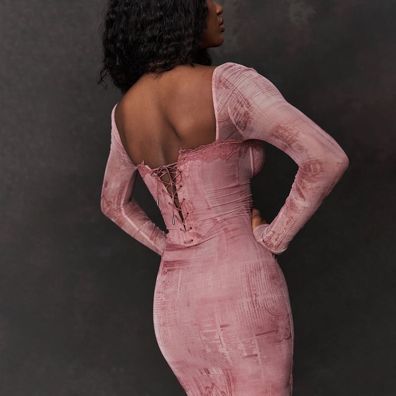 🌸Elegance in Pink: Fitted Long-Sleeve Dress