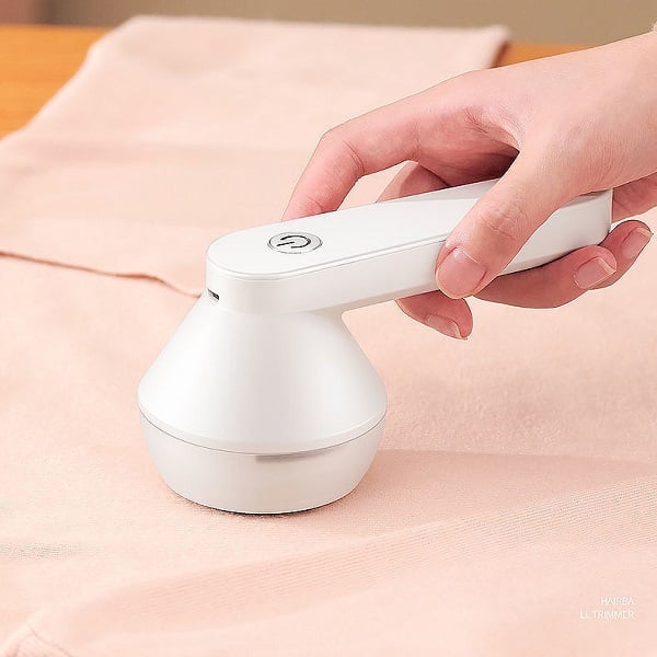 Last Chance to Save 48% on Rechargeable Electric Lint Remover